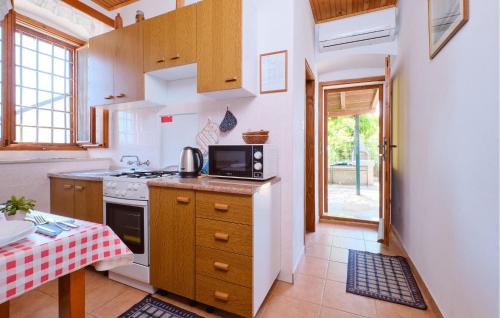 Sveti Jakov Apartment | Nice Apartment In Stivan