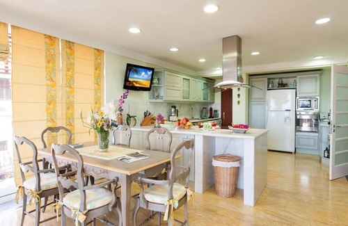 Sonnenland House | Nice apartment in villa for 8 guests with WIFI, private pool, TV and patio