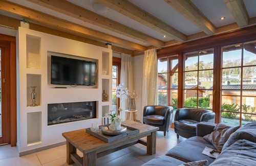 Langeberg House | Nice apartment in villa for 10 guests with WIFI, TV, terrace and parking