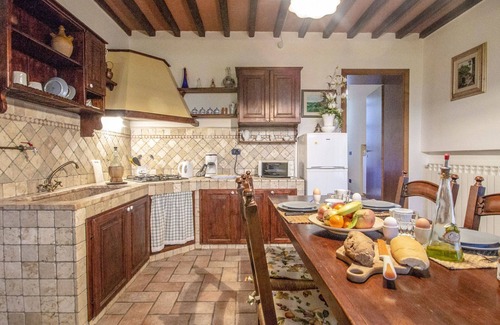 Poggiarello Villa | Nice apartment in villa with WIFI, pool, TV, terrace and pets allowed, close to San Gimignano