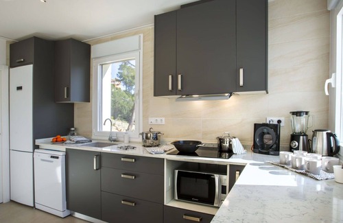 Alcalali Villa | Nice apartment in villa with A/C, private pool, WIFI, TV, patio, pets allowed and panoramic view
