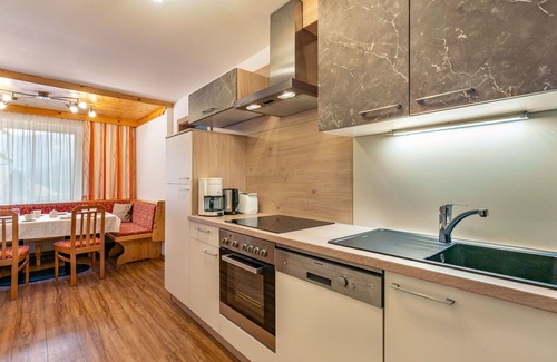 Arriach Villa | Nice apartment in villa for 9 people with WIFI, TV, patio and parking