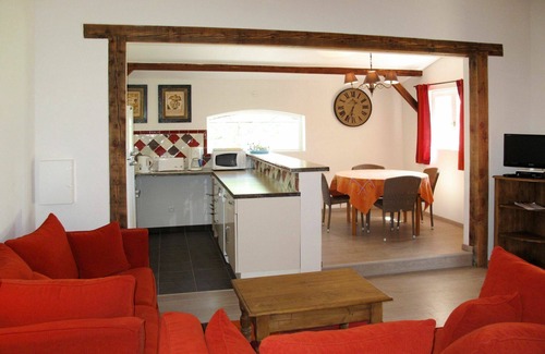 Sigonce Villa | Nice apartment in villa for 8 people with pool, WIFI, TV, patio and pets allowed