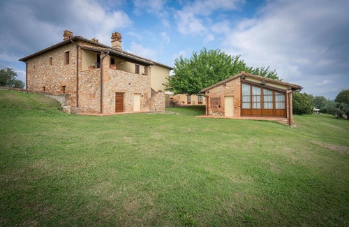 San Gimignano Villa | Nice apartment in villa for 4 guests with pool, A/C, WIFI and TV