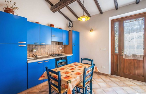 Lidarno Villa | Nice apartment in villa for 6 people with WIFI, pool, A/C, TV, terrace and pets allowed