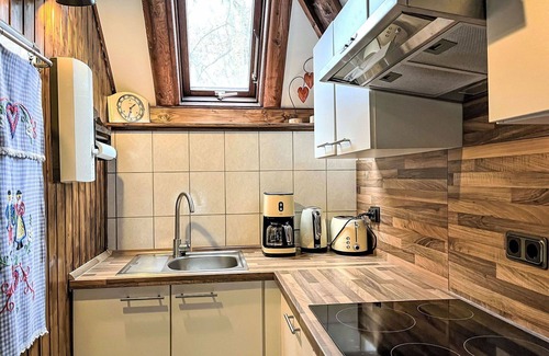 Frielendorf House | Nice apartment in villa for 6 guests with WIFI, TV, terrace, pets allowed and parking