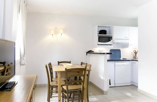 Crozon House | Nice apartment in villa for 6 people with WIFI, pool, TV, terrace and pets allowed