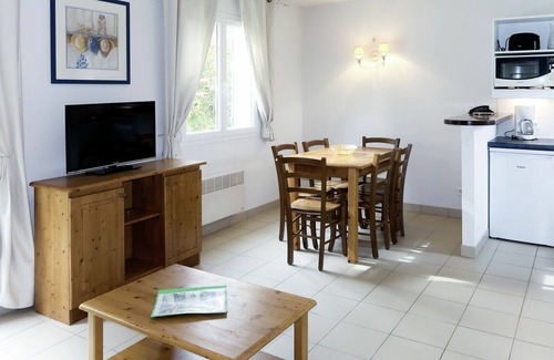 Crozon House | Nice apartment in villa for 6 people with WIFI, pool, TV, terrace and pets allowed