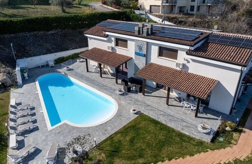 Citta Sant'Angelo Villa | Nice apartment in villa with A/C, WIFI, pool, TV, patio, pets allowed, panoramic view, parking