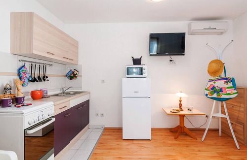 Vinjerac Apartment | Nice apartment in Vinjerac with kitchen