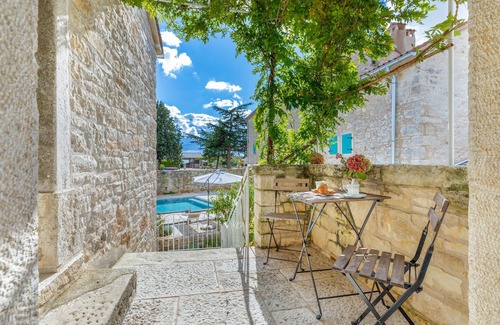 Karlovici Apartment | Nice apartment in Zminj with WiFi