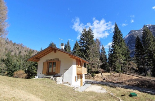 Lozzo di Cadore Apartment | Nice apartment for 5 people with WIFI, balcony, pets allowed and panoramic view