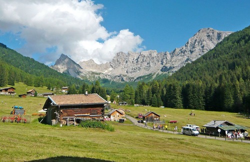 San Giovanni di Fassa Apartment | Nice apartment for 6 guests with WIFI, TV, terrace, pets allowed and parking