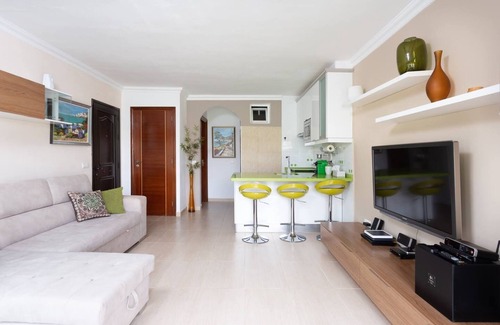 Complejo turistico Amarilla Golf Apartment | Nice apartment to the side golf course with pool, internet, TV in many languages