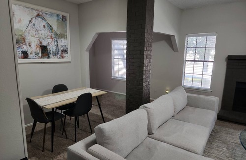 Northeast Carrollton Apartment | Nice apartment unit near restaurants & bars