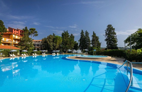 Strunjan Apartment | Nice apartment with A/C, WIFI, pool, TV, terrace, pets allowed, panoramic view and parking
