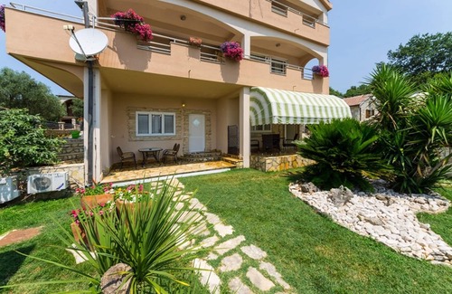 Municipality of Posedarje Apartment | Nice apartment with sea view, garden and terrace, free Wi-Fi