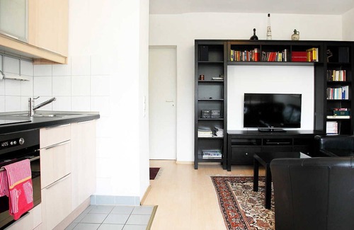 Zollstock Apartment | Nice, centrally located apartments in Cologne, streetcar stop in front of the door.