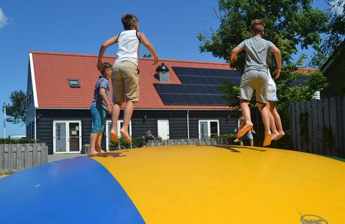 Koudekerke Ski Chalet | Nice chalet with air conditioning, on a holiday park, 1 km. from the beach