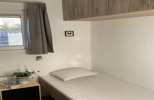 Koudekerke Ski Chalet | Nice chalet with air conditioning, on a holiday park, 1 km. from the beach