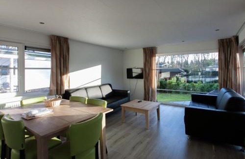 De Bult House | Nice chalet with dishwasher surrounded by forest