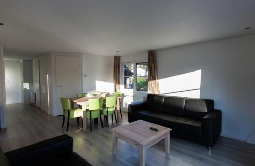 De Bult House | Nice chalet with dishwasher surrounded by forest