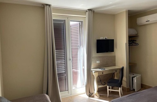 Corso dei Mille - Sant'Erasmo House | Nice comfortable and bright room (4)