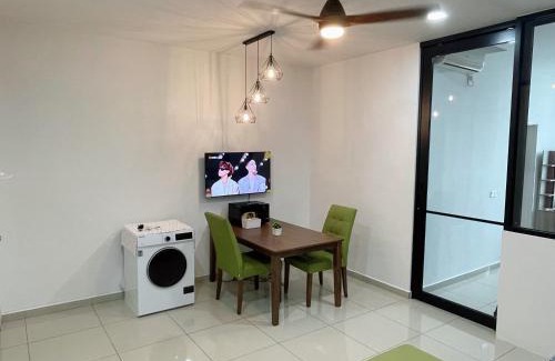 Taman Tampoi Indah Apartment | Nice & Comfy Studio in Greenfield Regency