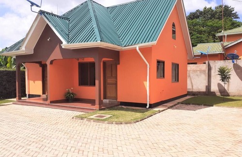 Moshi House | Nice Cottage with Private Garden.