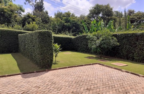 Moshi House | Nice Cottage with Private Garden.