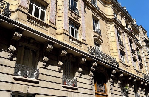 Quartier de Rochechouart Apartment | Nice flat in the center of Paris