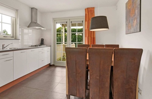 Municipality of Nissewaard House | Nice holiday home on the water with jetty