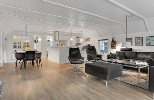Blavand Strand House | Nice home in Blåvand with sauna