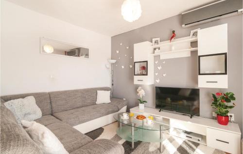 Koprivno House | Nice Home In Dugopolje With Kitchen