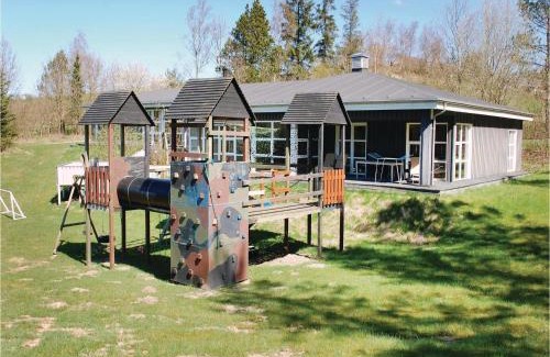 Handrup Strand House | Nice Home In Ebeltoft With Kitchen