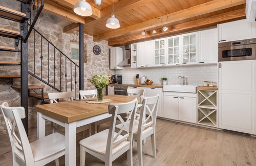 Vinodolska opcina House | Nice home in Grizane with sauna