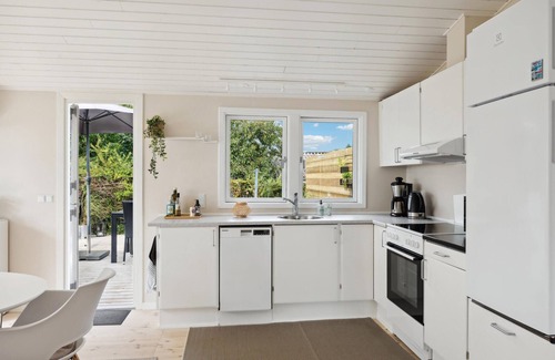 Juelsminde House | Nice home in Juelsminde with kitchen