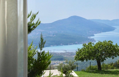 Mirac House | Nice home in Kotor with sauna