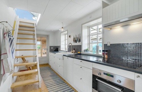 Trans House | Nice home in Lemvig with house sea view