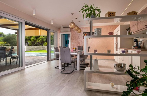 Medulin House | Nice home in Medulin with jacuzzi