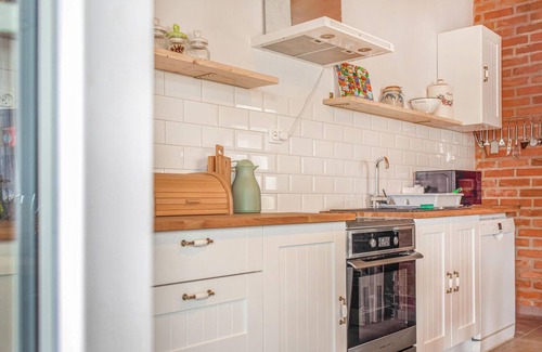 Nowe Warpno House | Nice home in Nowe Warpno with kitchen