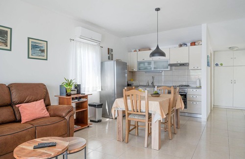 Prigradica House | Nice home in Prigradica with house sea view