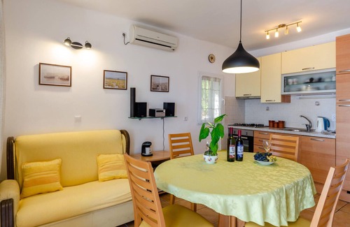 Prigradica House | Nice home in Prigradica with house sea view