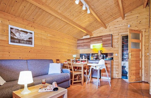 Sianozety House | Nice home in Sianozety with kitchen