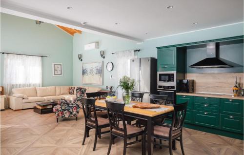 Drnis House | Nice Home In Sibenik With Jacuzzi