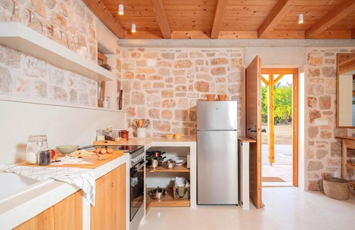 Dol House | Nice home in Stari Grad with WiFi