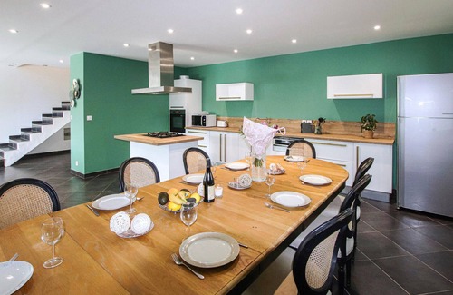 Suze-la-Rousse House | Nice home in Suze-La-Rousse with WiFi