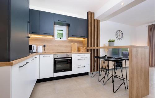 Sveti Ivan Zelina House | Nice Home In Zadrkovec With Wifi