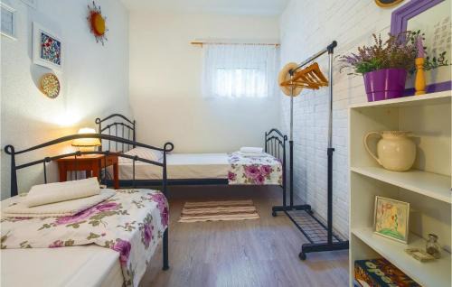 Zrnovnica House | Nice Home In Zrnovnica