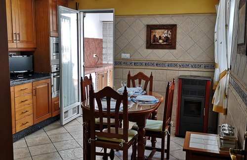 Velilla-Taramay House | Nice house with pool and community parking